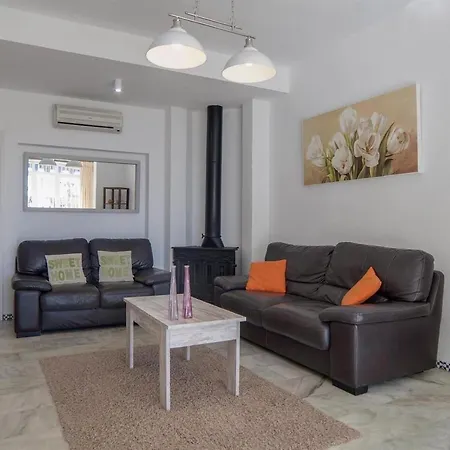 Lovely Townhouse Next To The Beach فوينخيرولا