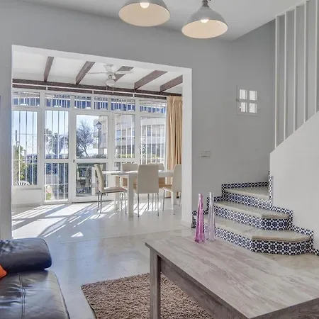 Σπίτι διακοπών Lovely Townhouse Next To The Beach *