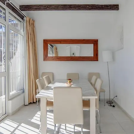 Lovely Townhouse Next To The Beach بيت للعطل *
