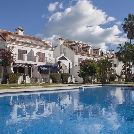 Lovely Townhouse Next To The Beach بيت للعطل فوينخيرولا